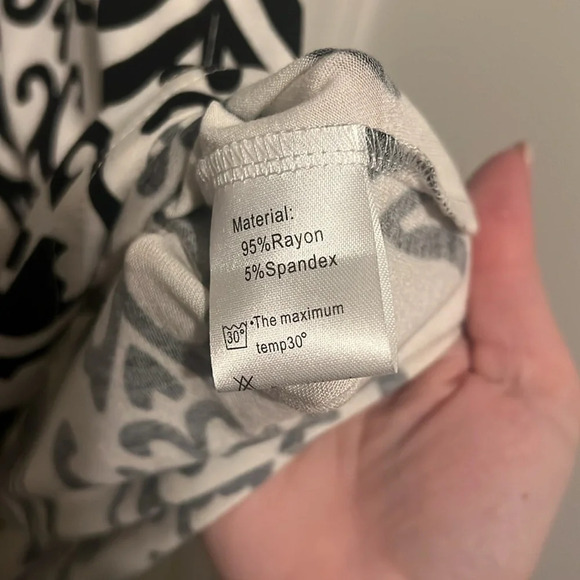 Popyoung NWT plus 3X Black & White Soft tunic top - Picture 6 of 7